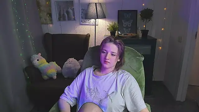 Snapshot of SarahShelby chatting on May 6, 9:31 pm SarahShelby online show from May 6, 9:31 pm