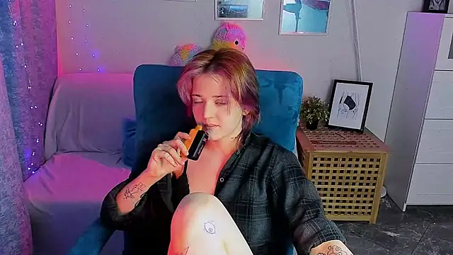 Snapshot of SarahShelby chatting on May 8, 9:09 pm SarahShelby online show from May 8, 9:09 pm
