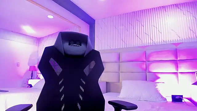 Snapshot of ManuelaEvans_ chatting on February 16, 8:49 pm ManuelaEvans online show from February 16, 8:49 pm