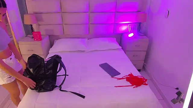 Snapshot of ManuelaEvans_ chatting on February 21, 8:54 pm ManuelaEvans online show from February 21, 8:54 pm