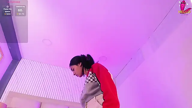 ManuelaEvans  online show from April 5, 9:23 pm