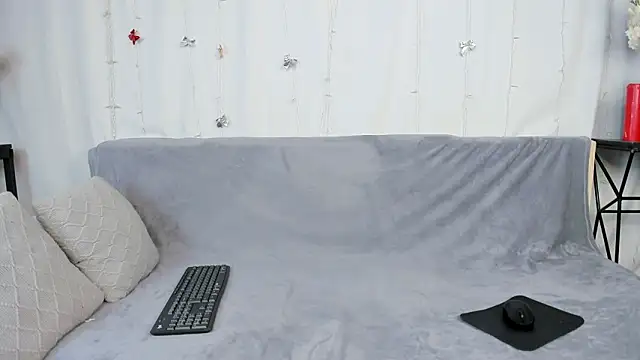 andyyzzz online show from February 26, 8:08 pm