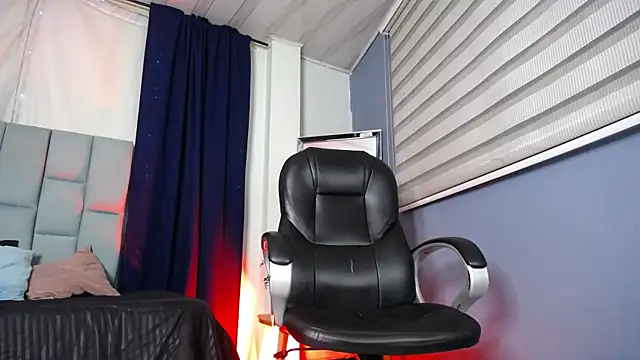 Emilyy05  online show from January 18, 3:10 am