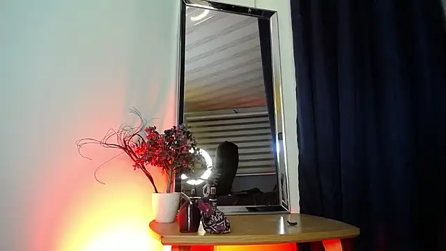 Emilyy05  online show from February 15, 3:25 am