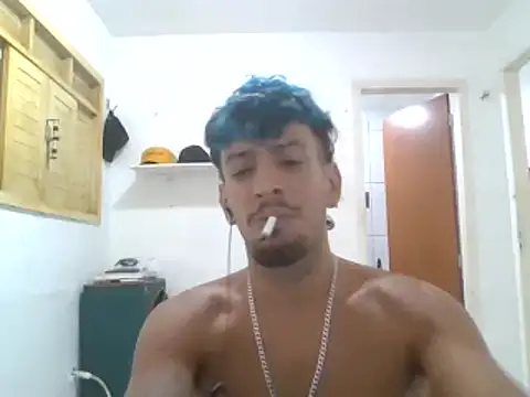 Snapshot of alpalo420 chatting on February 9, 10:25 pm alpalo420 online show from February 9, 10:25 pm