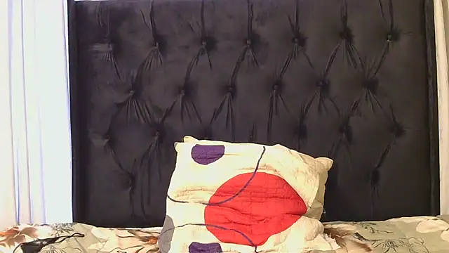 Snapshot of DesiredQueen27 chatting on June 28, 2:56 pm DesiredQueen27 online show from June 28, 2:56 pm