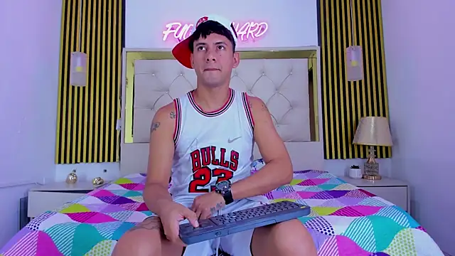 Sweet kevin1 online show from December 22, 6:21 am