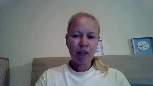 Snapshot of jennyblondeuk chatting on April 18, 7:07 pm jennyblondeuk online show from April 18, 7:07 pm