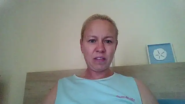 Snapshot of jennyblondeuk chatting on April 21, 5:06 pm jennyblondeuk online show from April 21, 5:06 pm