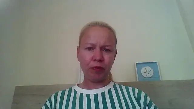 Snapshot of jennyblondeuk chatting on April 23, 3:36 pm jennyblondeuk online show from April 23, 3:36 pm