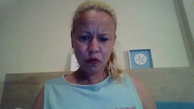 Snapshot of jennyblondeuk chatting on April 29, 9:32 pm jennyblondeuk online show from April 29, 9:32 pm