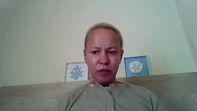 Snapshot of jennyblondeuk chatting on April 30, 5:08 pm jennyblondeuk online show from April 30, 5:08 pm
