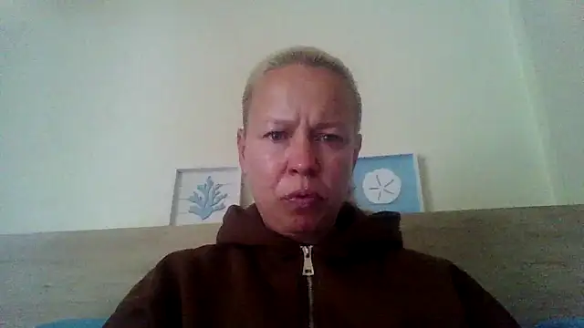 Snapshot of jennyblondeuk chatting on May 1, 5:39 pm jennyblondeuk online show from May 1, 5:39 pm