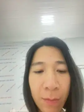 Snapshot of Elly-y chatting on December 22, 1:24 am Elly-y online show from December 22, 1:24 am