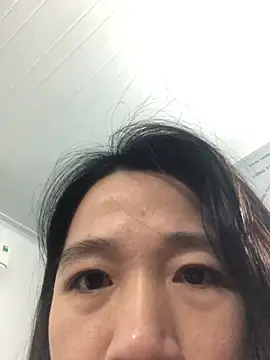 Snapshot of Elly-y chatting on January 13, 11:54 pm Elly-y online show from January 13, 11:54 pm