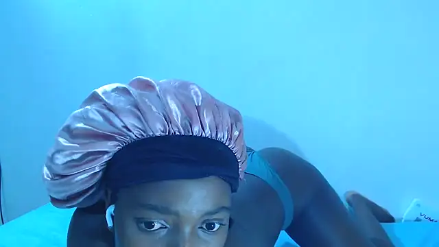 ShyNaughtyBabe online show from April 13, 9:26 am