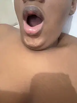 amorasecy online show from April 13, 4:40 am