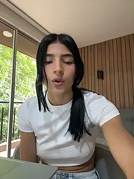 Snapshot of Ema_Rose_ chatting on May 1, 8:35 pm Ema Rose online show from May 1, 8:35 pm