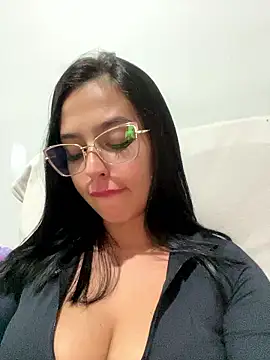 Snapshot of jujuarantes__2026 chatting on January 17, 10:13 pm jujuarantes 2026 online show from January 17, 10:13 pm