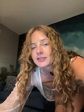 Snapshot of miamiamuse chatting on June 1, 8:21 pm miamiamuse online show from June 1, 8:21 pm