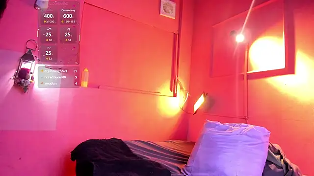 Snapshot of CURLY_LATINA_ chatting on February 24, 4:21 am CURLY LATINA online show from February 24, 4:21 am