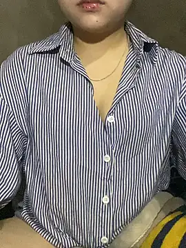 lili-roze online show from February 7, 12:53 pm