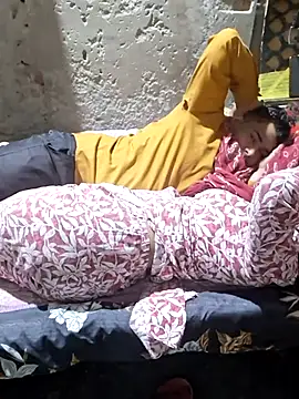 Radhacpl9528 online show from April 12, 4:34 pm