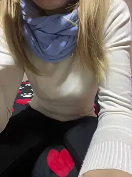 Snapshot of SexyMamiVee chatting on January 14, 12:00 pm SexyMamiVee online show from January 14, 12:00 pm