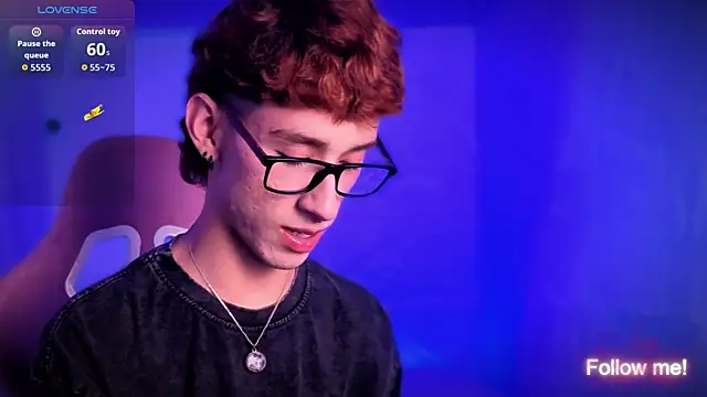 Snapshot of Kitsuneplay_ chatting on January 6, 10:45 pm Kitsuneplay online show from January 6, 10:45 pm