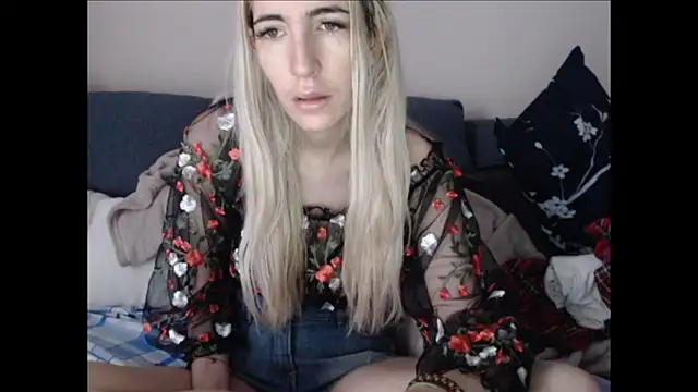 BarbieBlondieGirl online show from June 11, 8:23 am