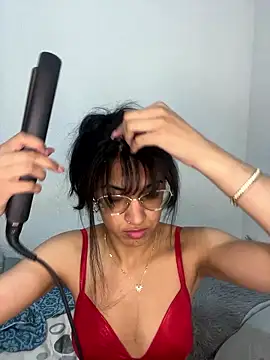 Snapshot of ValentinaEvanz chatting on January 15, 4:22 pm ValentinaEvanz online show from January 15, 4:22 pm