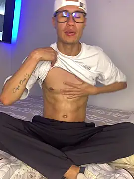 Snapshot of Latin_Paisa_Boy chatting on January 10, 2:46 am Latin Paisa Boy online show from January 10, 2:46 am