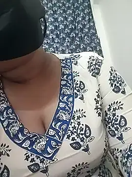Snapshot of MaggieTelugu-15 chatting on March 18, 7:22 am MaggieTelugu-15 online show from March 18, 7:22 am