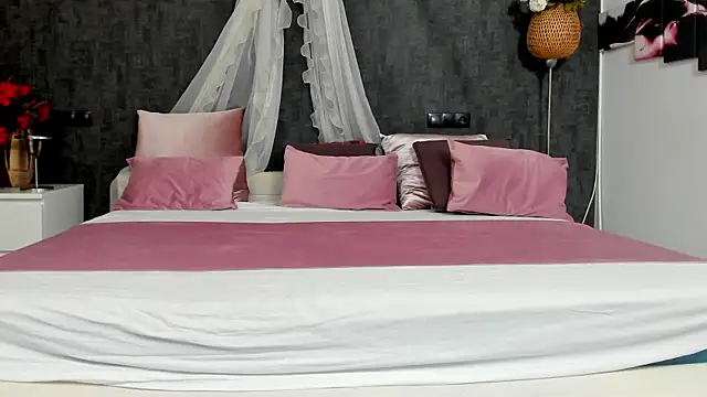 NayaNoirX online show from January 10, 7:59 pm