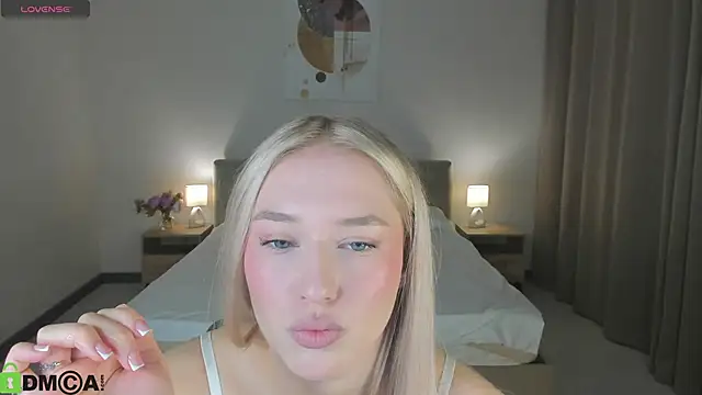 Snapshot of ChloeAlba chatting on January 19, 4:05 am ChloeAlba online show from January 19, 4:05 am