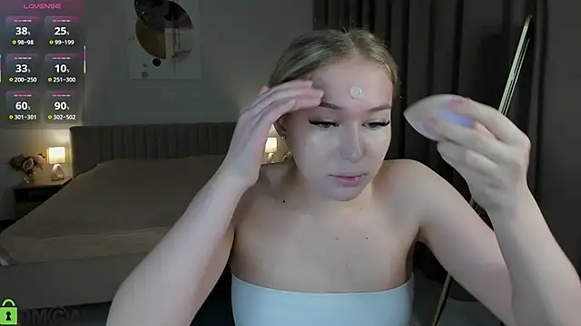 Snapshot of ChloeAlba chatting on April 22, 4:04 am ChloeAlba online show from April 22, 4:04 am