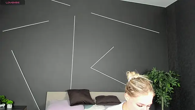 Snapshot of ChloeAlba chatting on May 1, 3:11 am ChloeAlba online show from May 1, 3:11 am