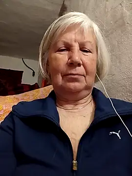 Snapshot of KlaudiaDarling chatting on April 18, 8:09 pm KlaudiaDarling online show from April 18, 8:09 pm