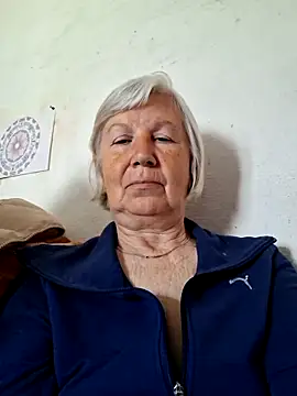 Snapshot of KlaudiaDarling chatting on May 1, 7:57 am KlaudiaDarling online show from May 1, 7:57 am