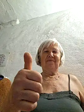 Snapshot of KlaudiaDarling chatting on July 8, 2:21 pm KlaudiaDarling online show from July 8, 2:21 pm