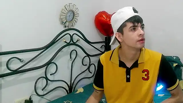 nico22love online show from February 25, 2:59 pm