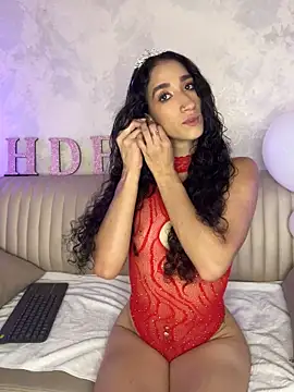 Snapshot of LunaDupont chatting on February 5, 8:57 pm LunaDupont online show from February 5, 8:57 pm