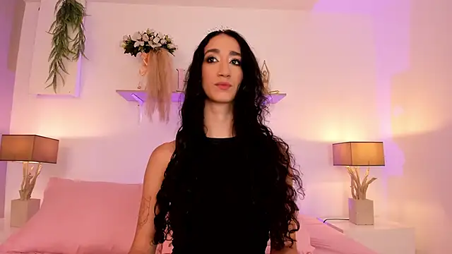 Snapshot of LunaDupont chatting on February 6, 9:29 pm LunaDupont online show from February 6, 9:29 pm