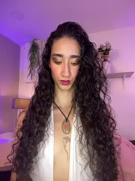 Snapshot of LunaDupont chatting on February 28, 8:10 pm LunaDupont online show from February 28, 8:10 pm