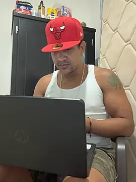 Snapshot of bigdick211292 chatting on July 10, 2:05 am bigdick211292 online show from July 10, 2:05 am
