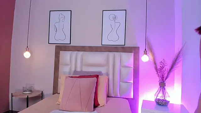 Snapshot of MiaaHarperr chatting on January 16, 12:47 am MiaaHarperr online show from January 16, 12:47 am