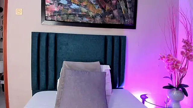 Snapshot of MiaaHarperr chatting on January 17, 6:11 pm MiaaHarperr online show from January 17, 6:11 pm