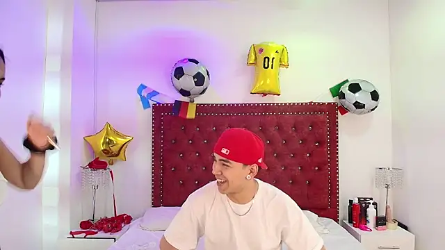 Snapshot of Jaden_and_sofia chatting on July 1, 3:08 am Jaden and sofia online show from July 1, 3:08 am