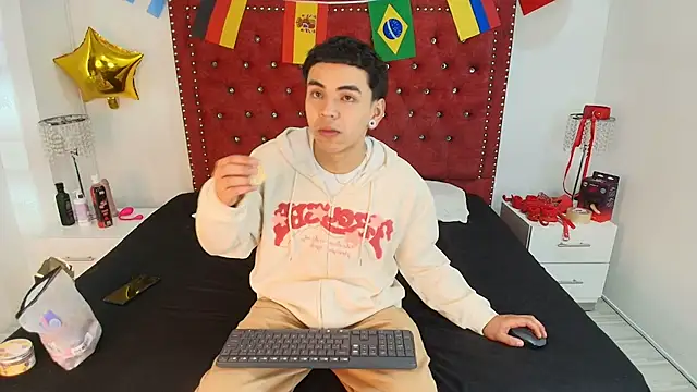 Snapshot of Jaden_and_sofia chatting on July 9, 2:59 am Jaden and sofia online show from July 9, 2:59 am