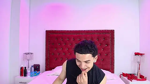 Snapshot of Jaden_and_sofia chatting on July 26, 3:14 am Jaden and sofia online show from July 26, 3:14 am